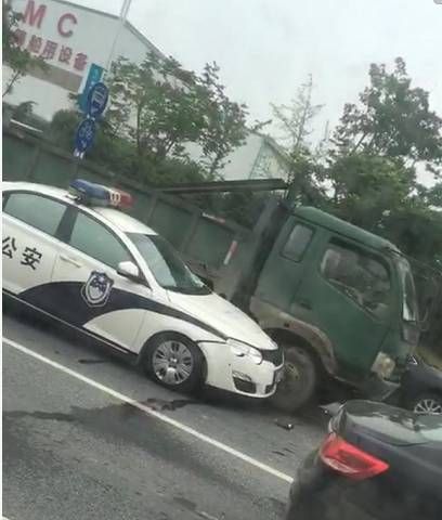 2016年3月24日(大货车和交警发生了矛盾)