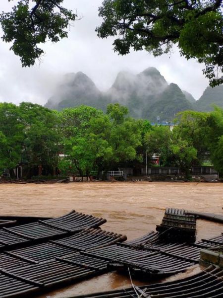 桂林阳朔县暴雨(阳朔的路都被淹了吗)