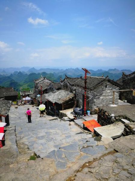 三排瑶寨(带你体验古老民族风情)