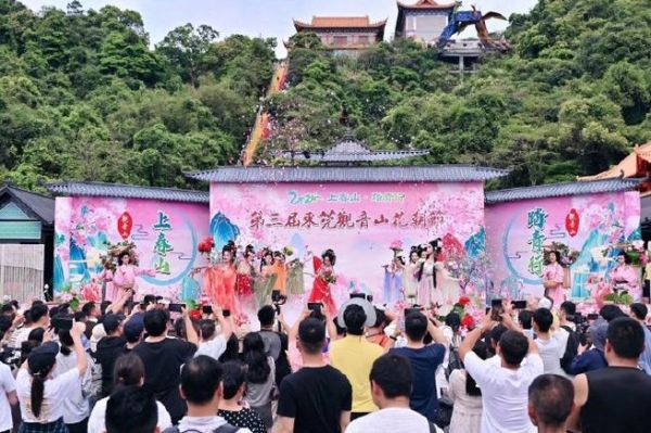 东莞观音山(还是在花海中留影)