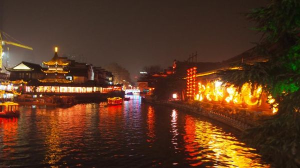 南京哪里好玩(  夫子庙秦淮河美不美)