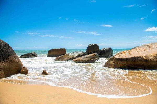 海南岛旅游景点(你想先去天涯海角看看海还是去热带天堂森林公园走走)