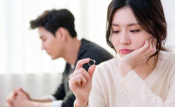 巨蟹座的女人容易离婚吗(她们的婚姻之路有多坎坷)