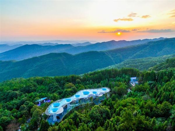 月亮坪旅游度假区(  去那里住一晚怎么样)