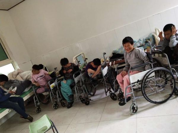 孤儿院的孩子真实生活(  社会会给他们提供什么样的机会)